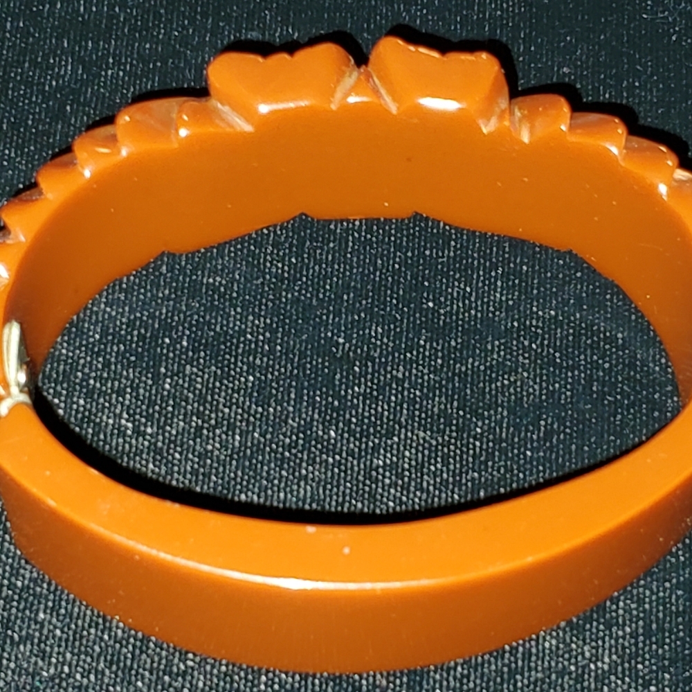 Carved Bakelite Bangle Caramel Floral Hinged 1930's 1940's - Picture 7 of 13